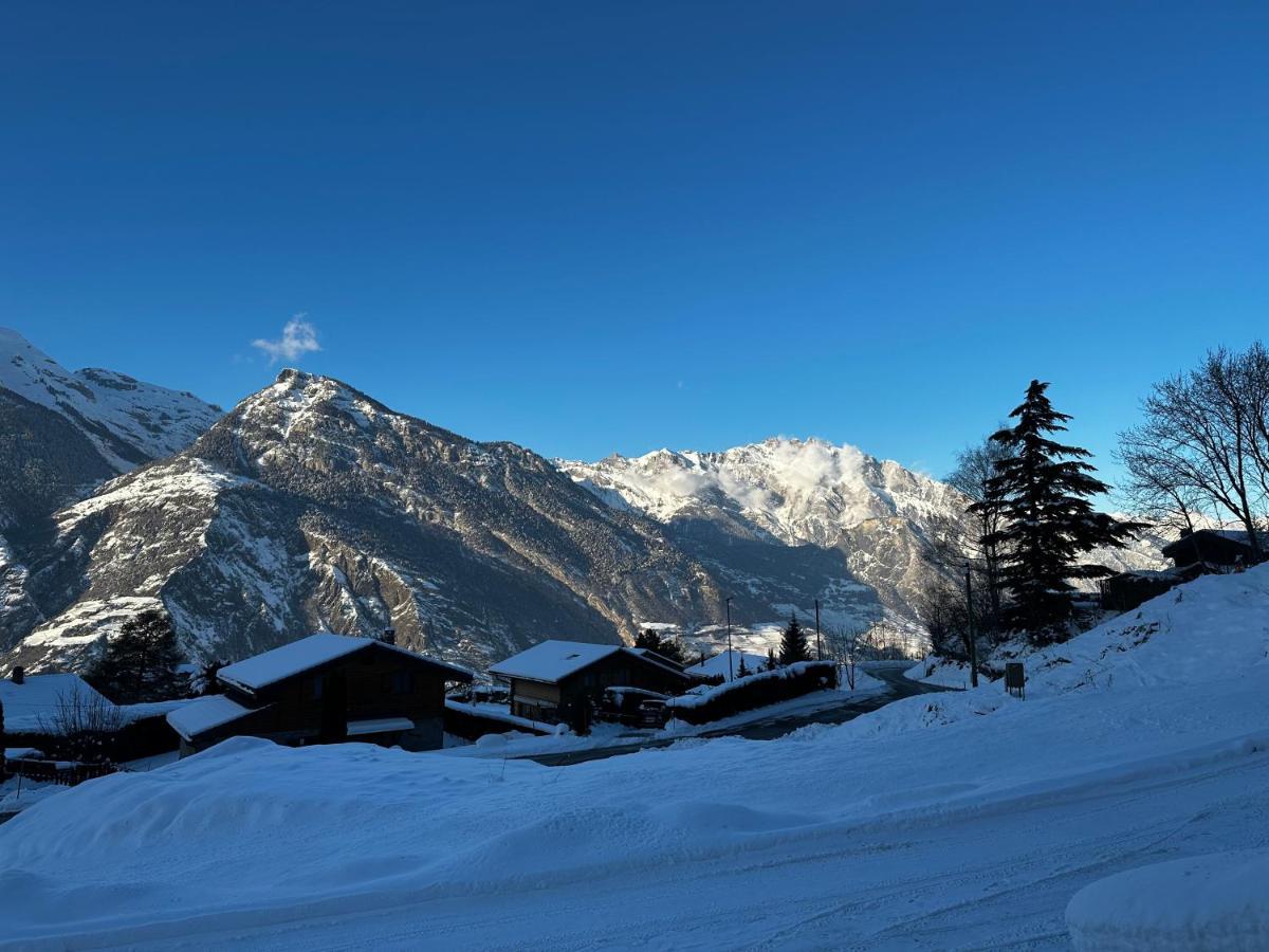 Chambres D'Hotes Les Louettes A Sapinhaut Canton Du Valais Saxon Exterior foto